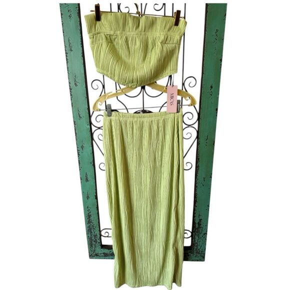 Lime Green Strapless Skirt Set. Beautiful set for summer. - Picture 3 of 7